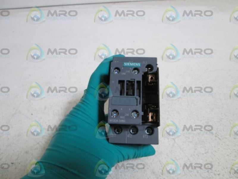 SIEMENS CONTACTOR 3RT2024-1AR60 (AS PICTURED) UNMP