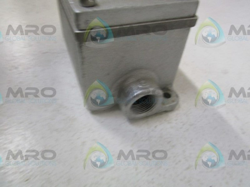 CROUSE-HINDS EDSC2130 SNAP SWITCH  UNMP