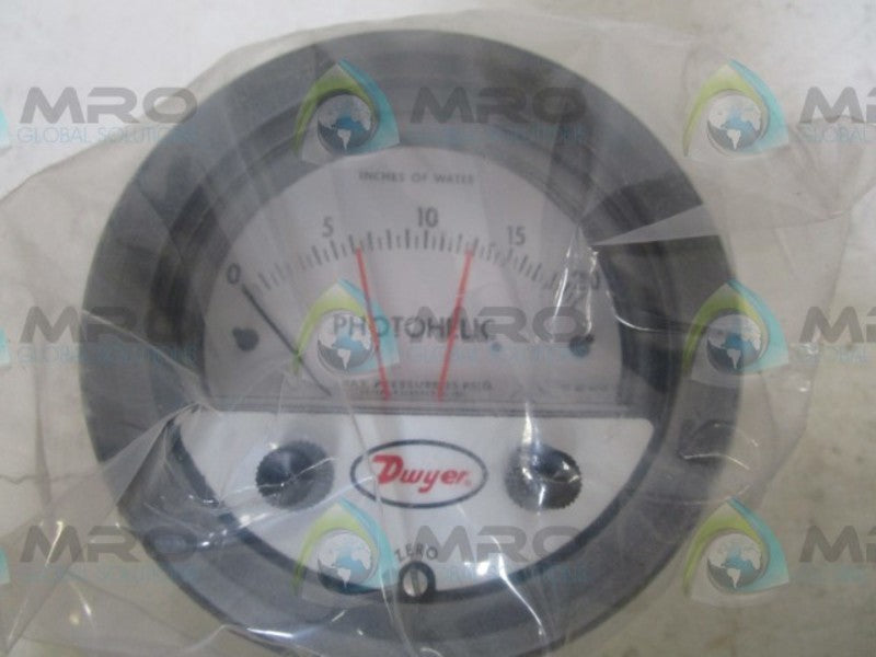 DWYER 3020C PRESSURE GAUGE 0-15" WC  NSMP
