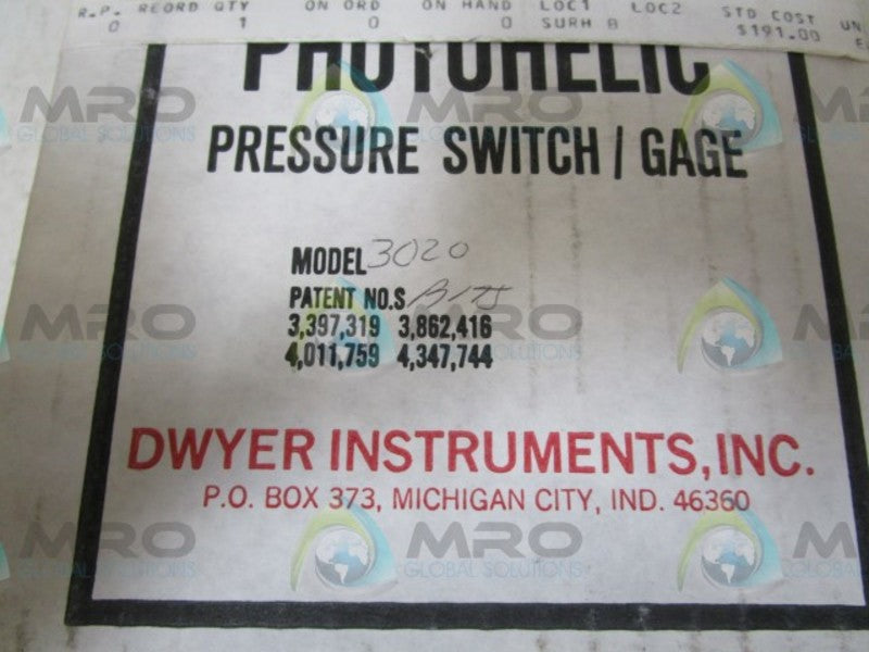 DWYER 3020C PRESSURE GAUGE 0-15" WC  NSMP