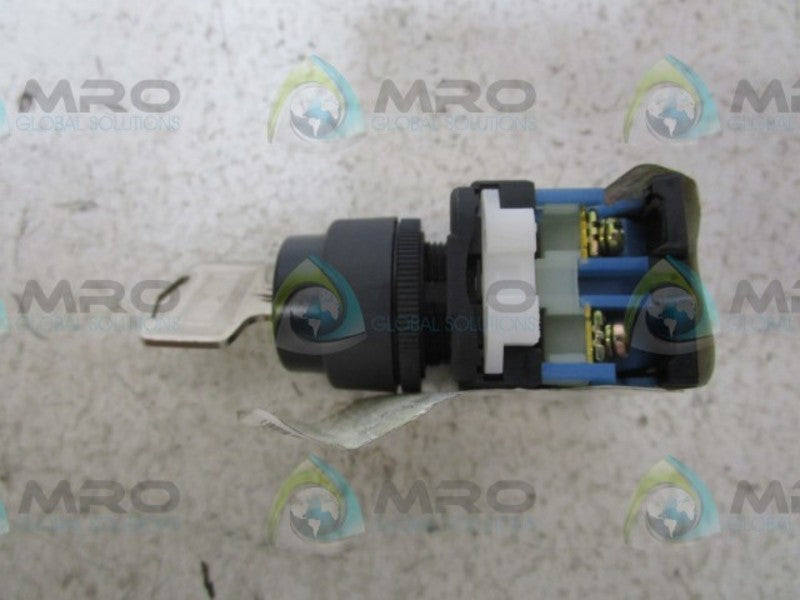 FUJI ELECTRIC AR22JR-2D11C KEY OPERATOR SELECTOR SWITCH  NSNP