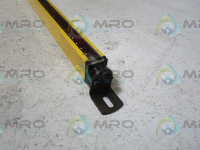 STI MC4220XE LIGHT CURTAIN TRANSMITTER  UNMP