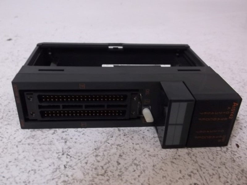 MITSUBISHI A1SY42 OUTPUT MODULE 64 POINT (AS PICTURED)  UNMP