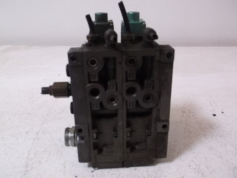 LOT OF 2 NUMATICS 081SS400K W/ BASE VALVES  UNMP