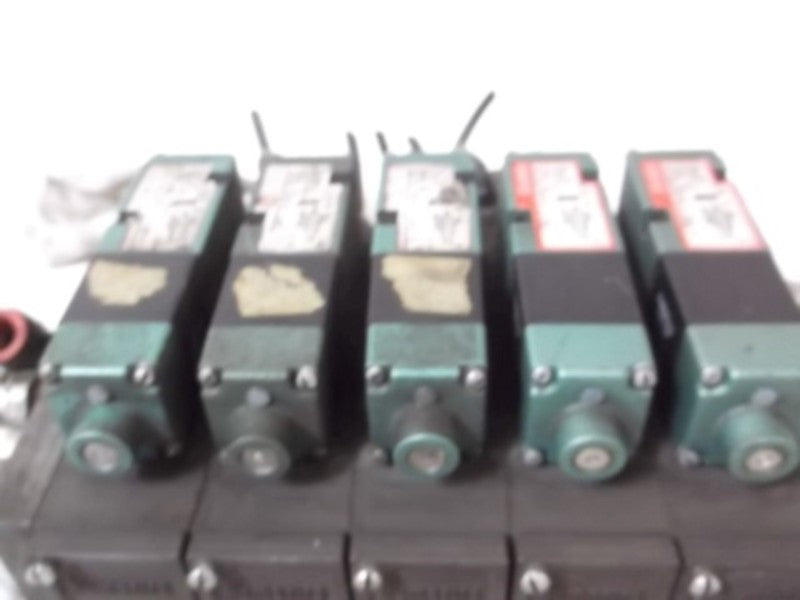 LOT OF 5 NUMATICS 0814SA400K W/ BASE SOLENOID VALVE  UNMP