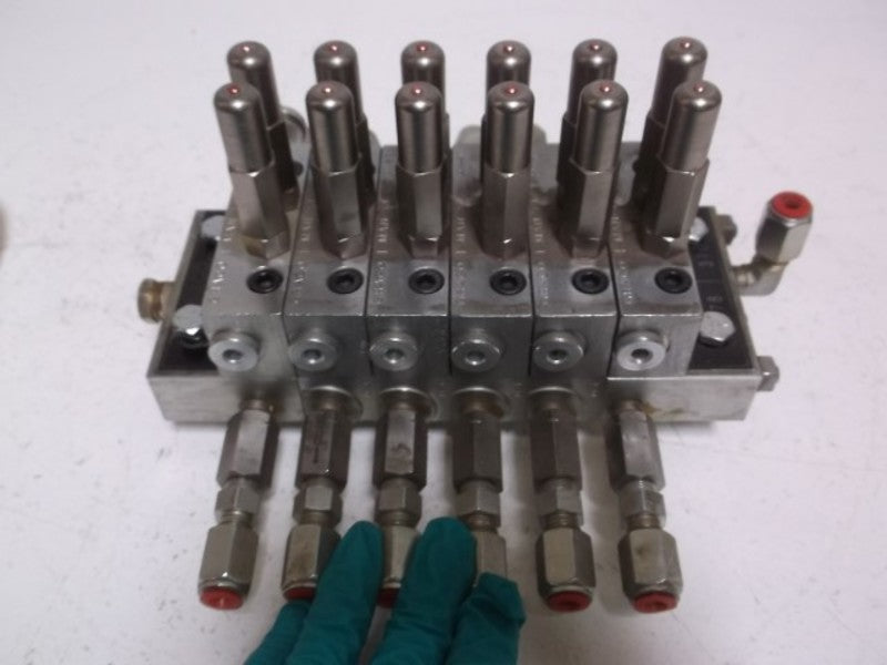 LOT OF 5 GRACO MH-6T VALVE W/MH-9T BASE UNMP
