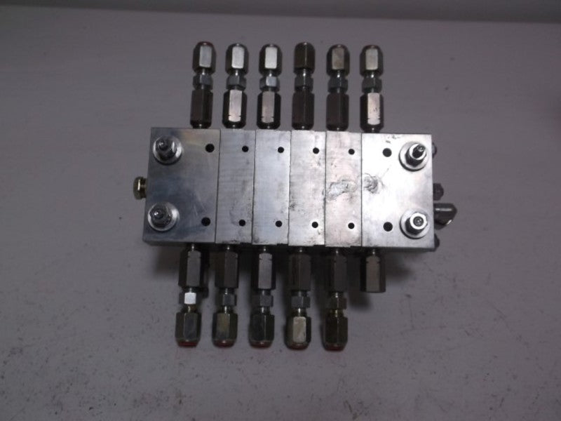 LOT OF 5 GRACO MH-6T VALVE W/MH-9T BASE UNMP