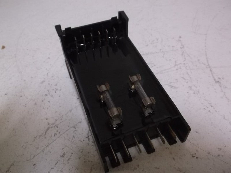 CUTLER HAMMER MPC1M20 OUTPUT MODULE W/FUSES  UNMP