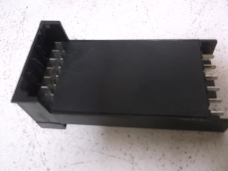 CUTLER HAMMER MPC1M22 OUTPUT MODULE ANALOG  UNMP