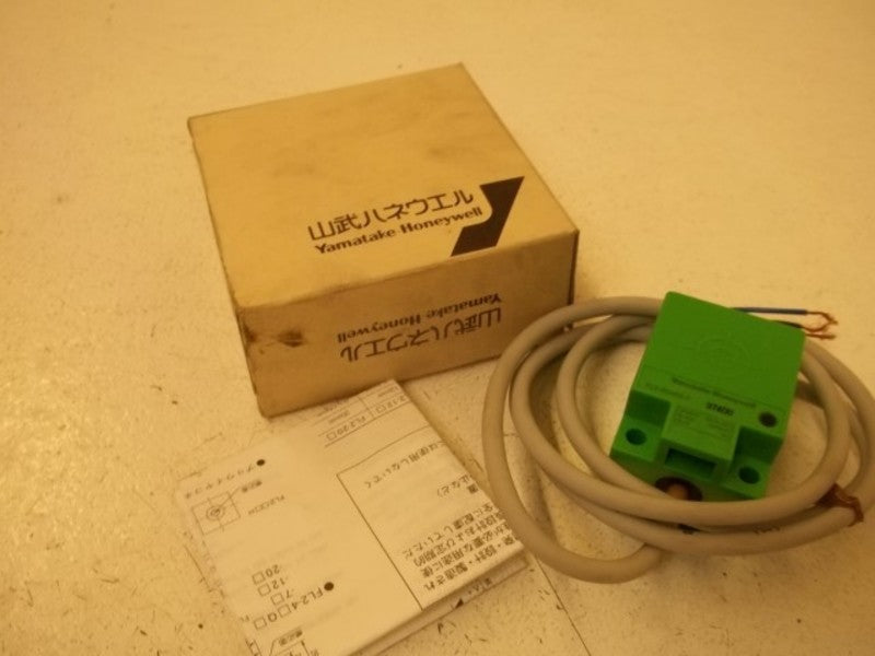 YAMATAKE-HONEYWELL FL2-20A6S-F PROXIMITY SWITCH  UNMP