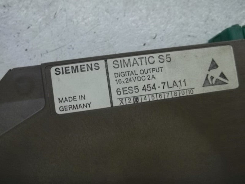 SIEMENS SIMATIC S5 6ES5454-7LA11 OUTPUT MODULE (AS PICTURED)  UNMP