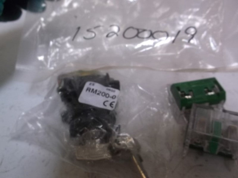 RM200-0 SWITCH OPERATOR KIT W/ KEYS  NSNP IN A BAG