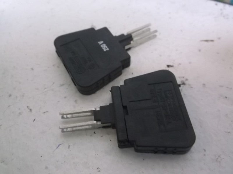 LOT OF 50 PHOENIX ST-SILA250-UK4 PLUG W/INDICATOR LIGHT  NSMP