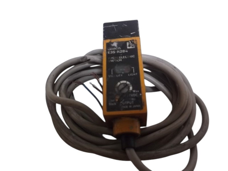 OMRON E3S-R2B4 PHOTOELECTRIC SWITCH  UNMP