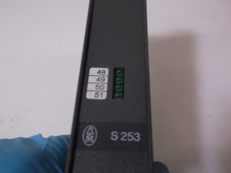 KLOCKNER-MOELLER S-253-VL300 I/O MODULE 24VDC  UNMP