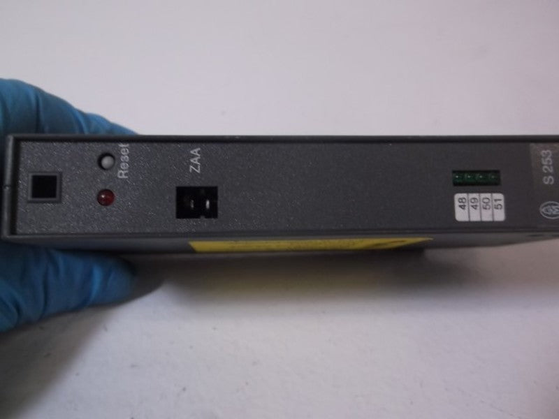 KLOCKNER-MOELLER S-253-VL300 I/O MODULE 24VDC  UNMP