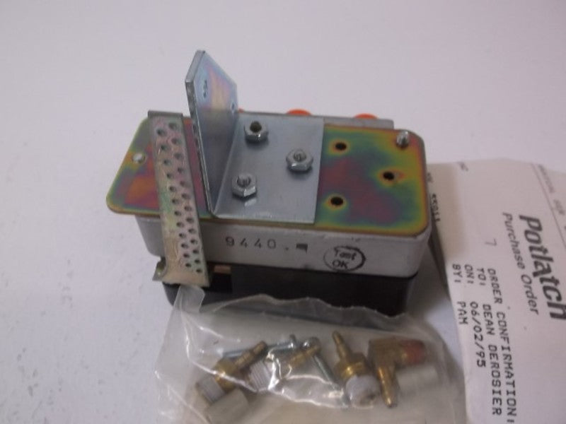 JOHNSON CONTROLS V-9502-15 V-3000 POSITIONER LESS SPRING  NSMP