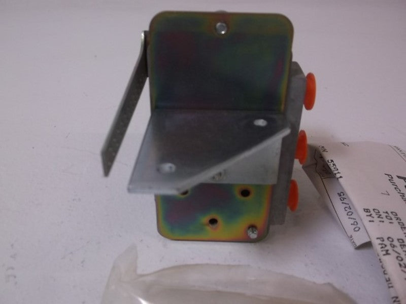 JOHNSON CONTROLS V-9502-15 V-3000 POSITIONER LESS SPRING  NSMP