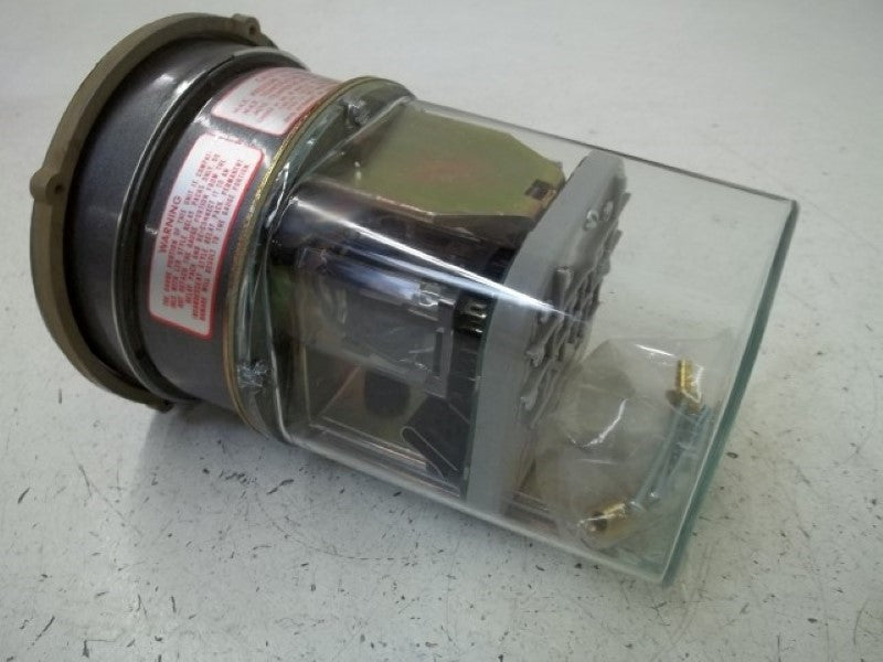 DWYER 195022-00 PRESSURE SWITCH/GAGE 0-8  NSMP