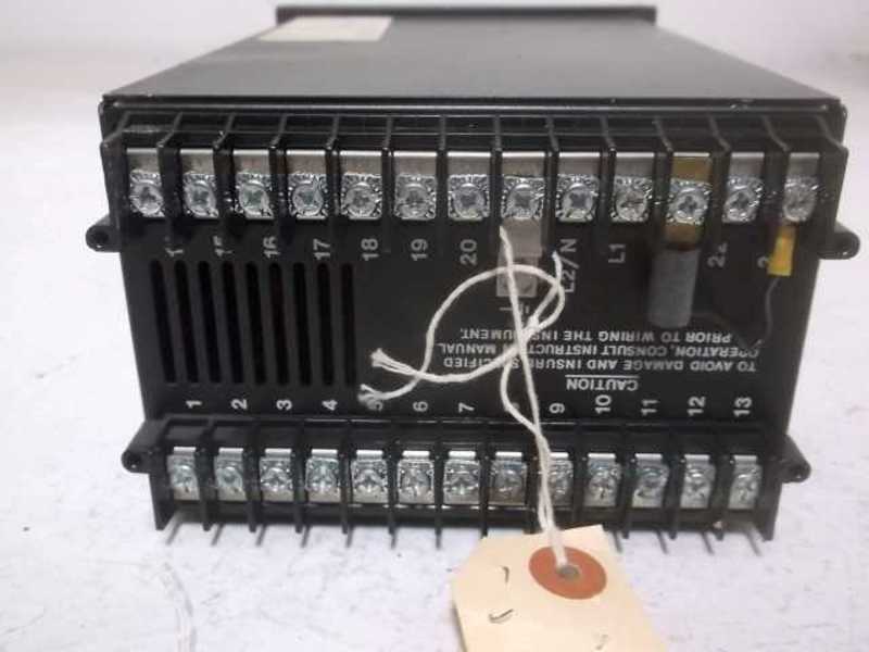 HONEYWELL DC5062-0-1A00-200-0-0111 TEMPERATURE CONTROLLER  UNMP
