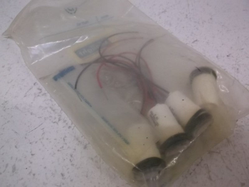 LOT OF 4 DIALIGHT 557-1104-203 LED INDICATOR PANEL MOUNT RED 28V NSNP IN A BAG
