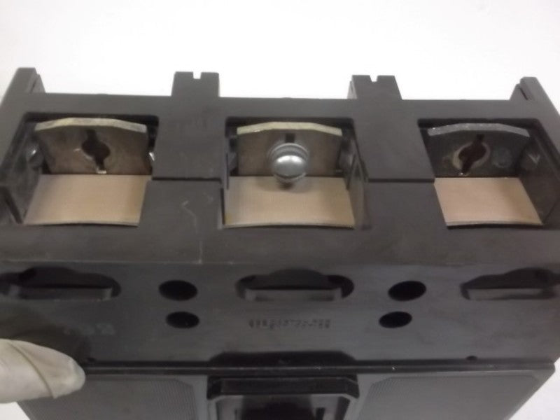 GOULD ITE JL3-400 CIRCUIT BREAKER 3 POLE (AS PICTURED) MISSING 3 SCREWS  UNMP