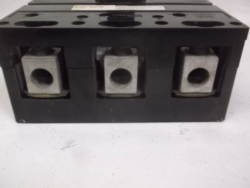GOULD ITE JL3-400 CIRCUIT BREAKER 3 POLE (AS PICTURED) MISSING 3 SCREWS  UNMP
