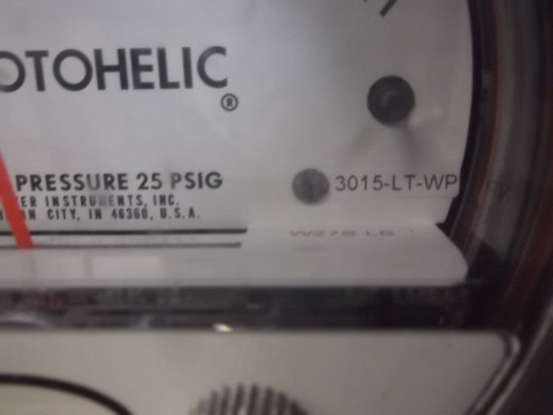 DWYER 3015-LT-WP PHOTOGELIC DIFF PRESSURE SWITCH GAUGE  UNMP