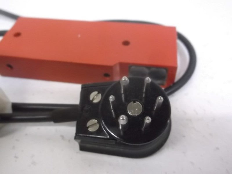 LEUZE ELECTRONIC RK 72/2-200 ENERGETIC LIGHT SCANNER  UNMP