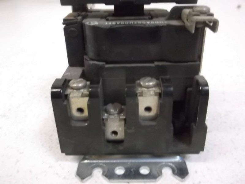 GENERAL ELECTRIC CR305JO CONTACTOR 20A 3 POLE  UNMP