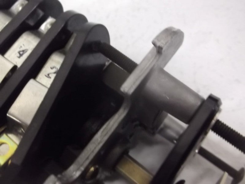 GENERAL ELECTRIC 16SB9EC429SSZ24L TYPE SB-9 SWITCH (AS PICTURED)  UNMP