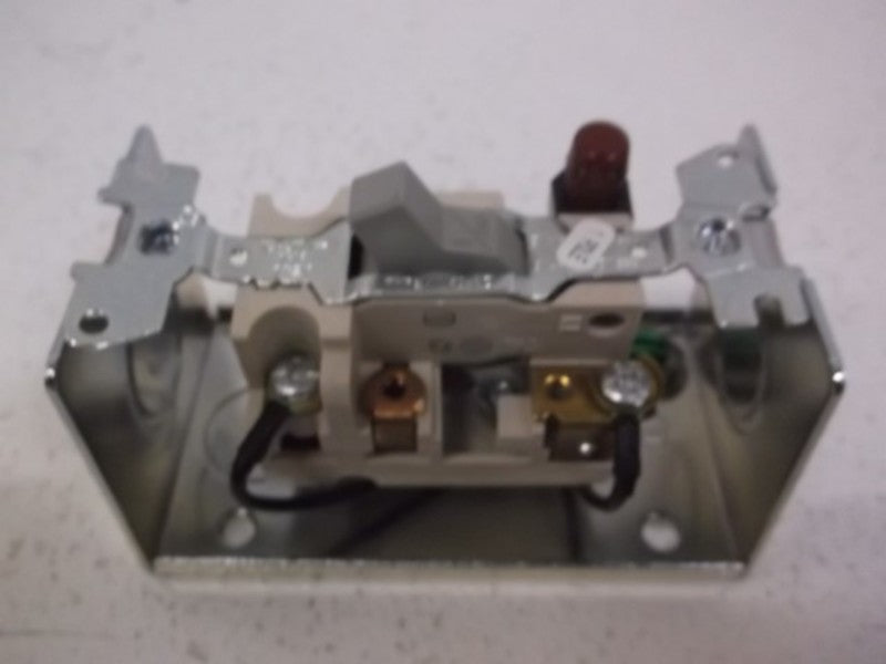 SIEMENS SMFFG5P TOGGLE SWITCH (AS PICTURED)  NSNP