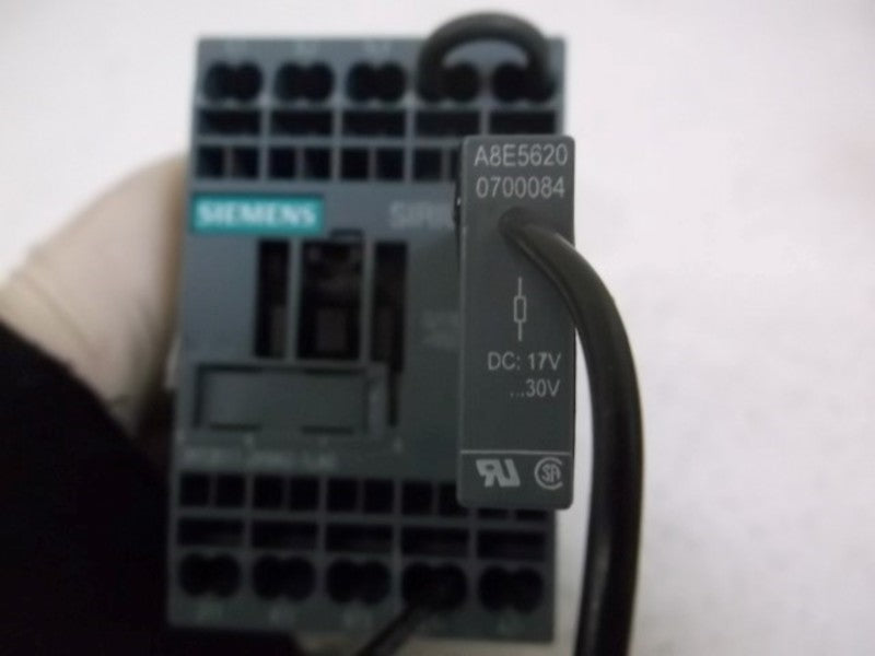 SIEMENS 3RT2017-2KB42-1LA0 CONTACTOR  UNMP