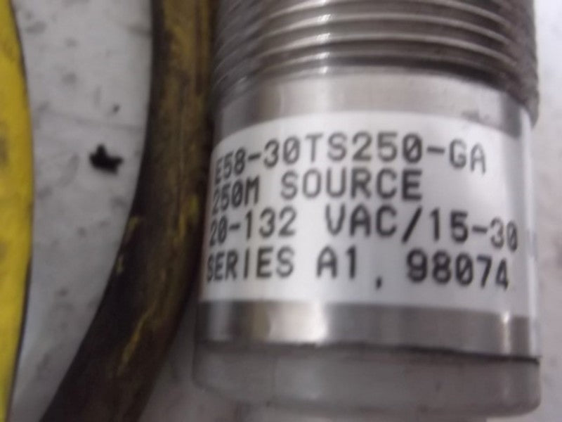 CUTLER HAMMER E58-30TS250-GA PHOTOELECTRIC AC/DC CABLE  UNMP