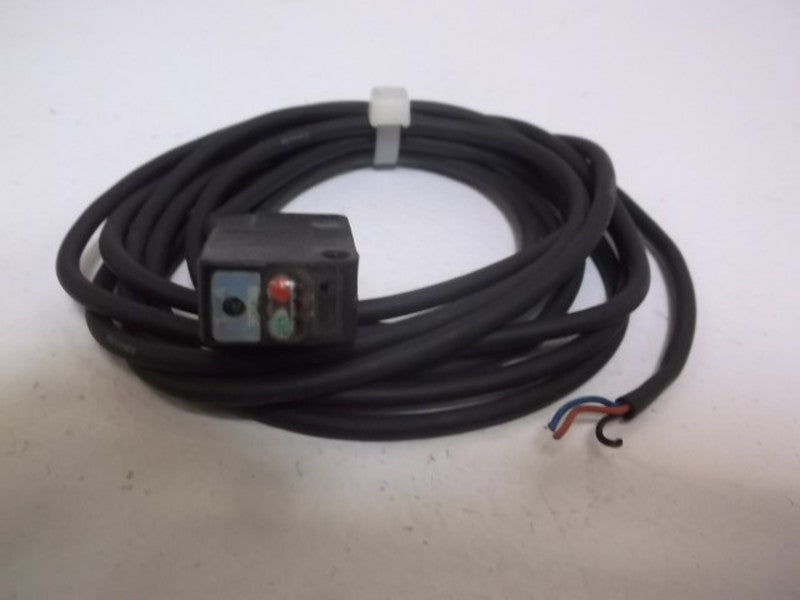 KEYENCE PZ2-51PR  PHOTOELECTRIC RECEIVER 12-24VDC (AS PICTURED)  UNMP