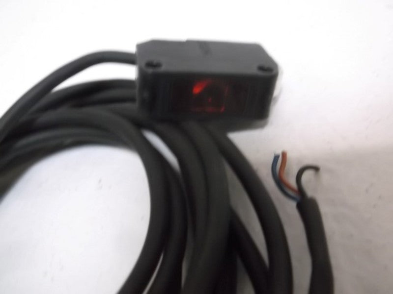 KEYENCE PZ2-51PR  PHOTOELECTRIC RECEIVER 12-24VDC (AS PICTURED)  UNMP