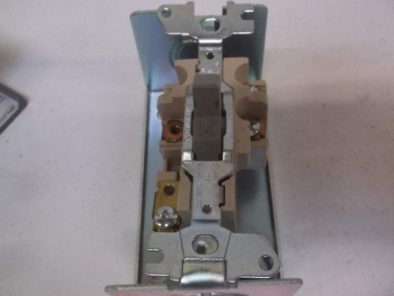 SIEMENS SMFFG6 TOGGLE SWITCH ENCLOSURE STARTER  NSNP