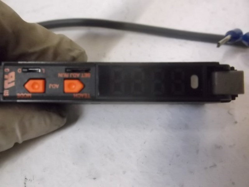 OMRON E3X-DA11 PHOTOELECTRIC SENSING RED LED 2M  UNMP