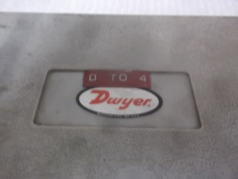 DWYER 2004 PRESSURE GAUGE 0-4" WC (AS PICTURED)  UNMP