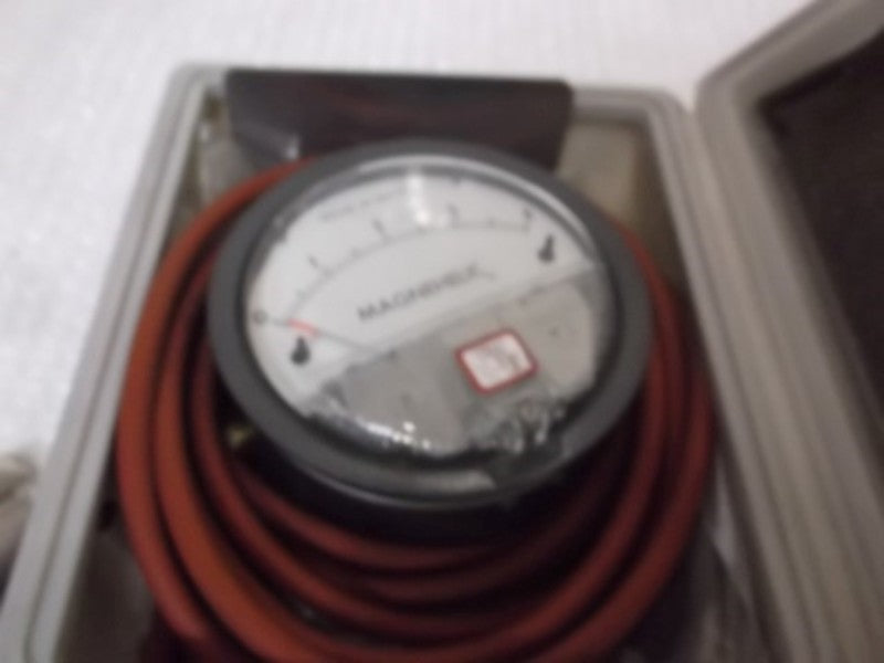 DWYER 2004 PRESSURE GAUGE 0-4" WC (AS PICTURED)  UNMP
