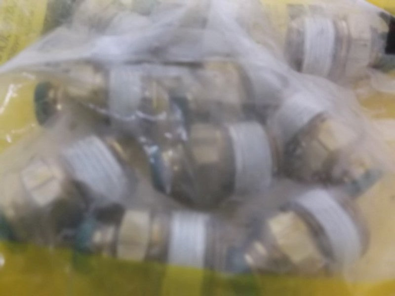 LOT OF 10 PARKER 2P646 CONNECTOR 1/4" FACTORY BAG