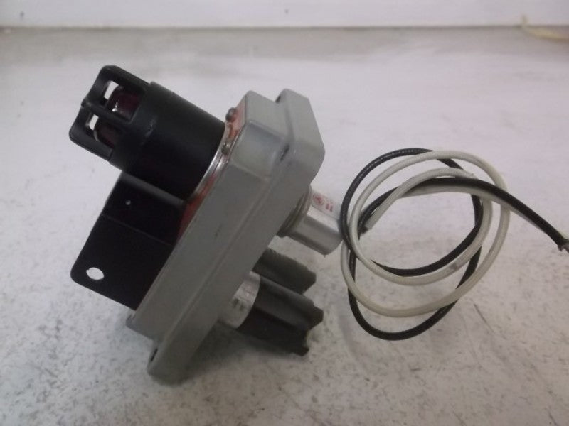 APPLETON EFK-J1U2 SELECTOR SWITCH 6W 125VAC  UNMP