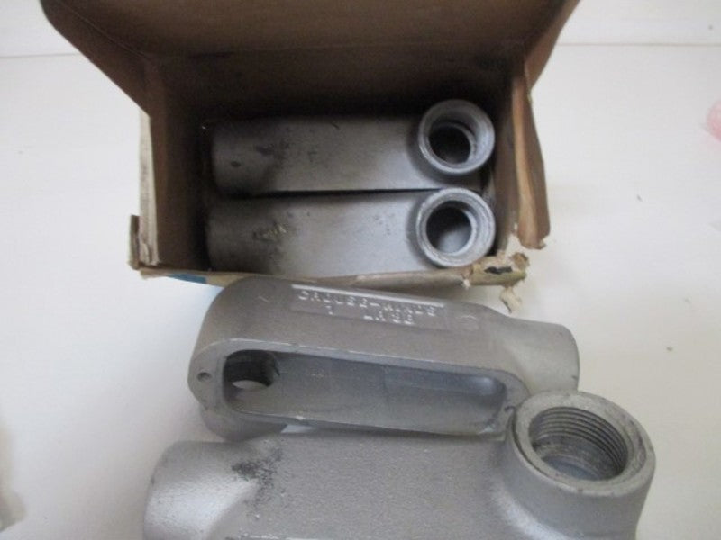 LOT OF 4 CROUSE-HINDS LR-38 CONDULET OUTLET BOX 1" NSMP