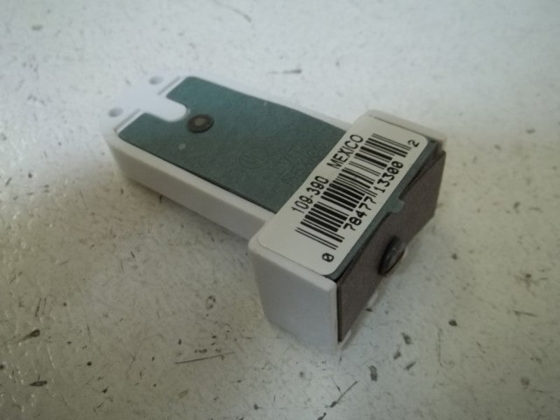 LOT OF 10 LEVITON 390-1W FLUORESCENT LAMPHODLER NSMP