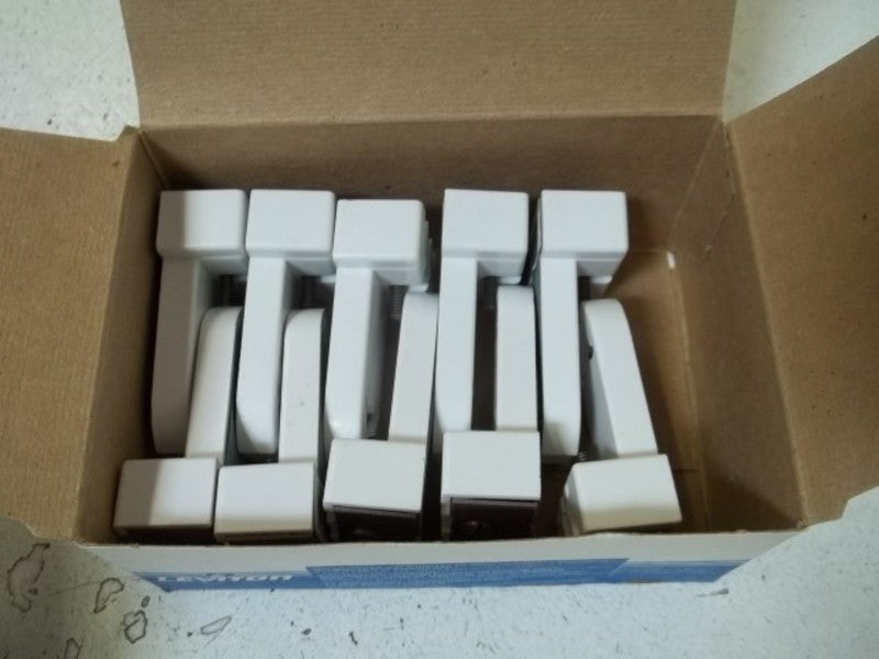 LOT OF 10 LEVITON 390-1W FLUORESCENT LAMPHODLER NSMP