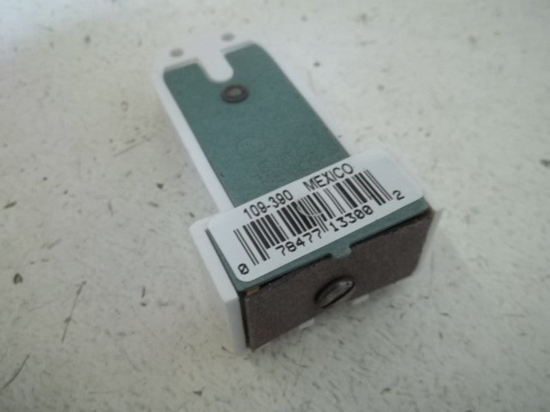 LOT OF 7 LEVITON 390-1W FLUORESCENT LAMPHODLER NSMP