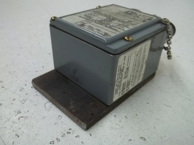 SQUARE D 9012-GDW-4 SER.C PRESSURE SWITCH  UNMP
