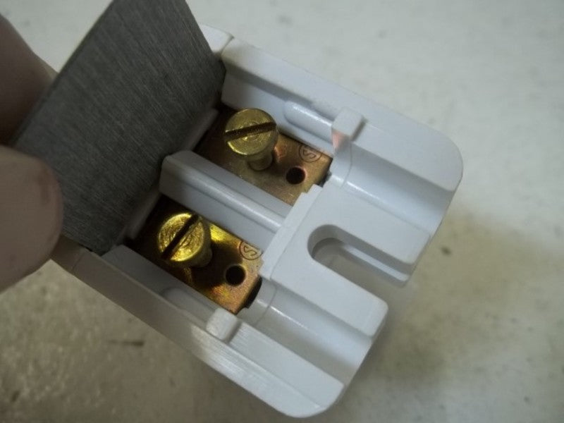 LOT OF 12 LEVITON 464 LAMP HOLDER NSNP OUT OF A  BOX