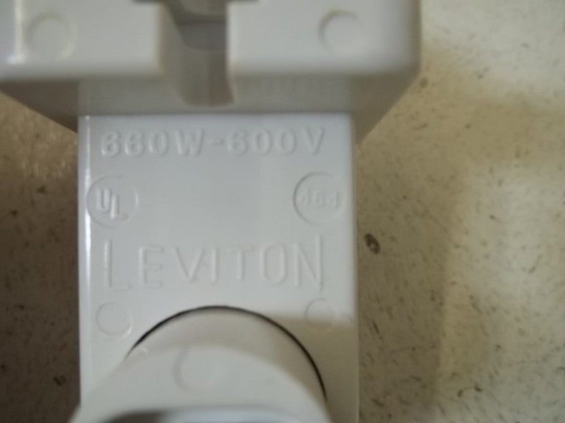 LOT OF 12 LEVITON 464 LAMP HOLDER NSNP OUT OF A  BOX