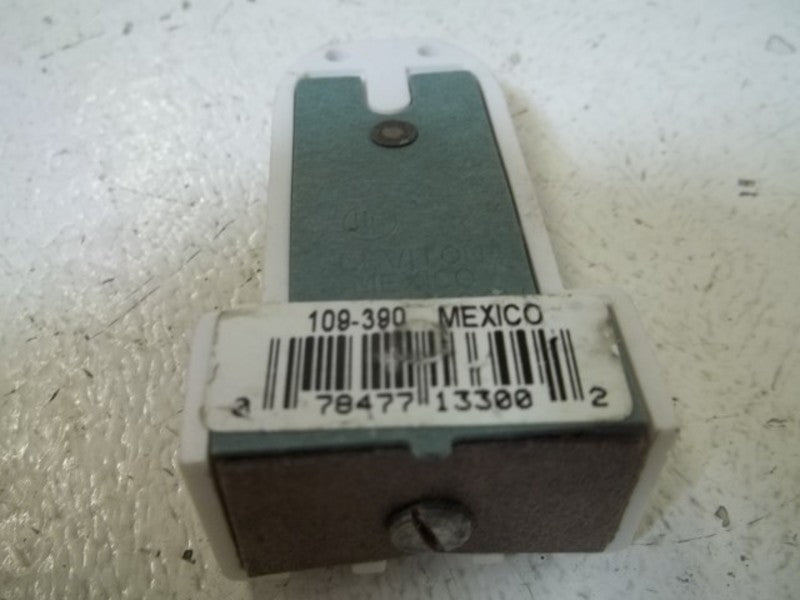 LEVITON 109-390 LAMP HOLDER  NSNP